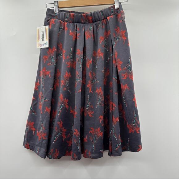 LuLaRoe Madison Gray Floral Jacquard‎ A-Line Pleated Mini Skirt Size XS - Picture 2 of 7